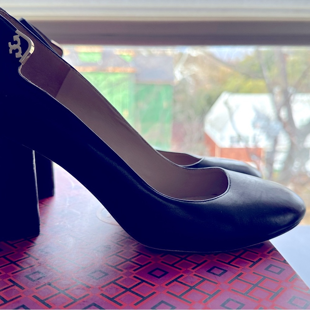 Tory Burch Elizabeth 85MM Round Toe Pump